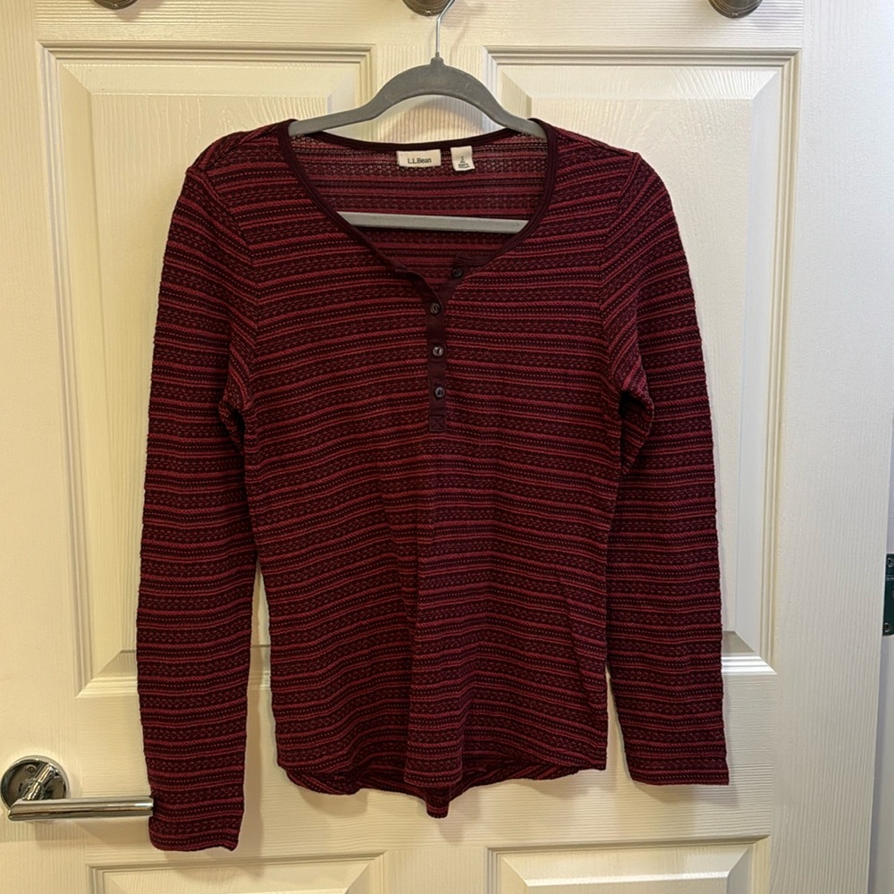 L.L. Bean Henley size small perfect condition
